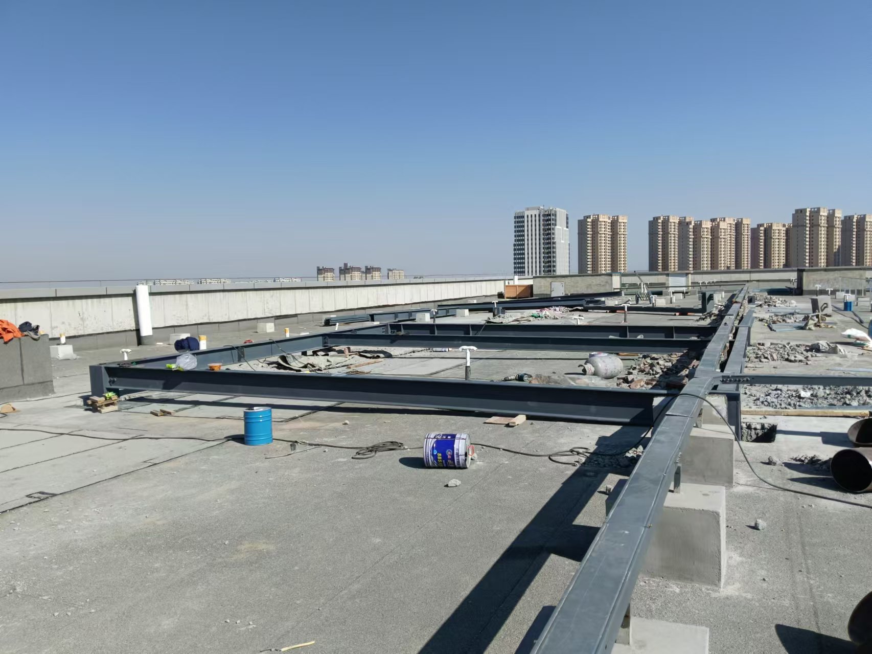 甘肅路橋建設(shè)集團智慧交通產(chǎn)業(yè)園項目設(shè)備鋼結(jié)構(gòu)基礎(chǔ)工程安裝中