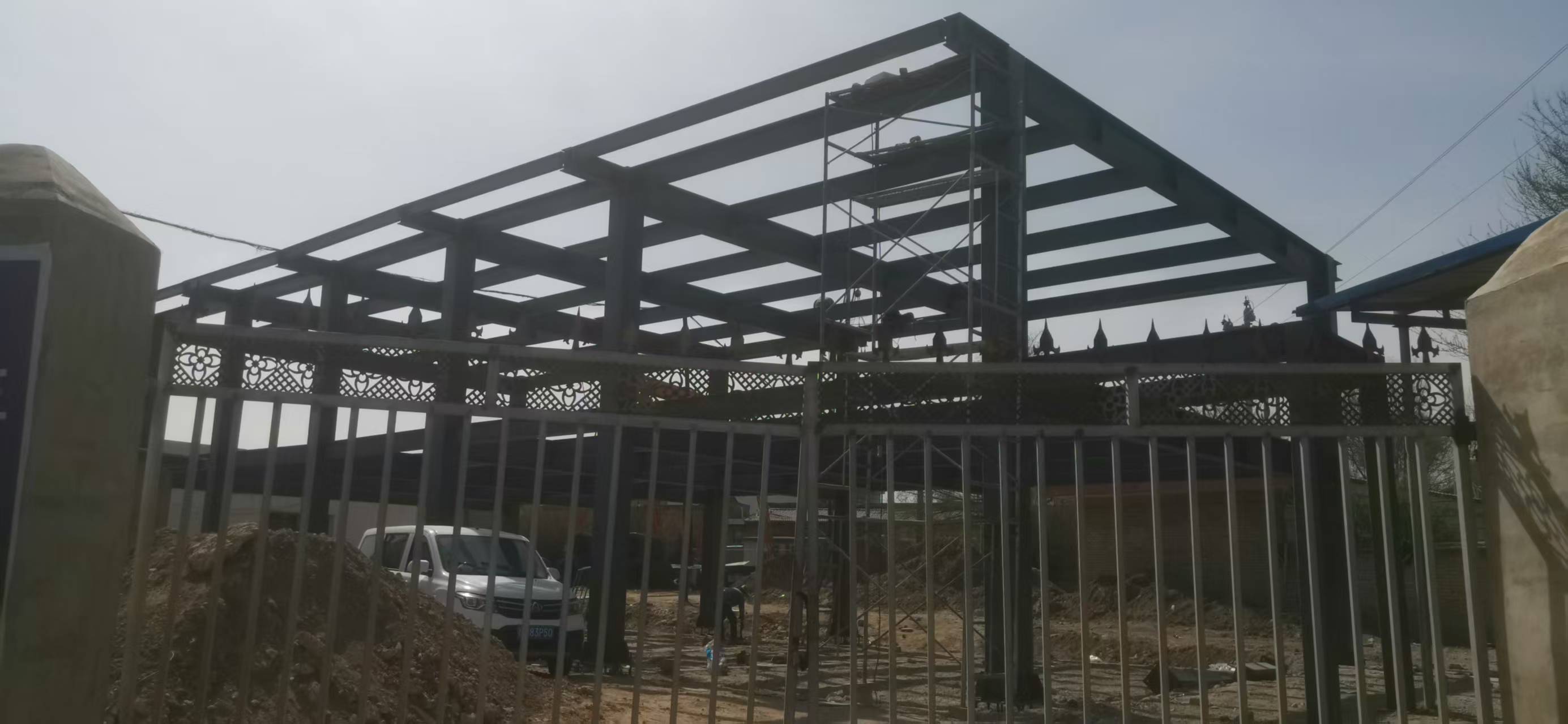 榆中縣甘草店鎮(zhèn)西村發(fā)展村集體經(jīng)濟(jì)建設(shè)項(xiàng)目（二期）鋼結(jié)構(gòu)安裝